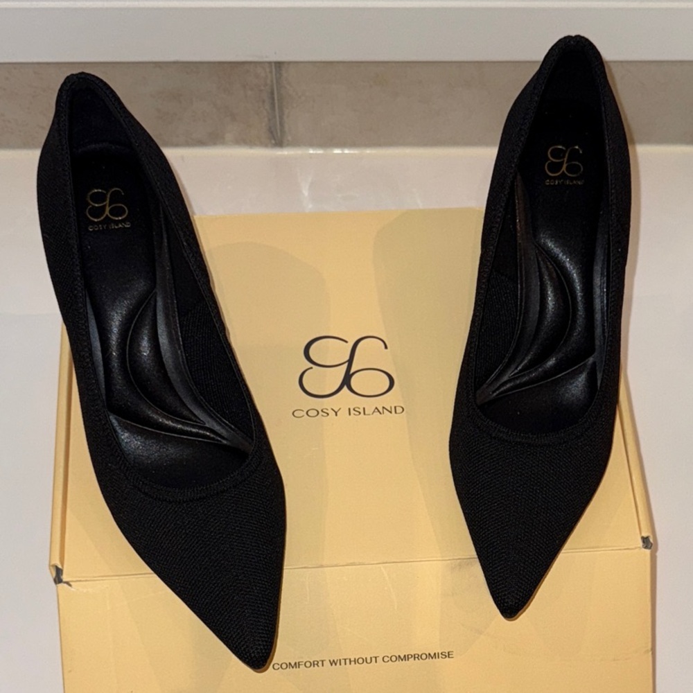 Cosy Island New In Box 8.5 Sleek Black Pointed Toe Heels